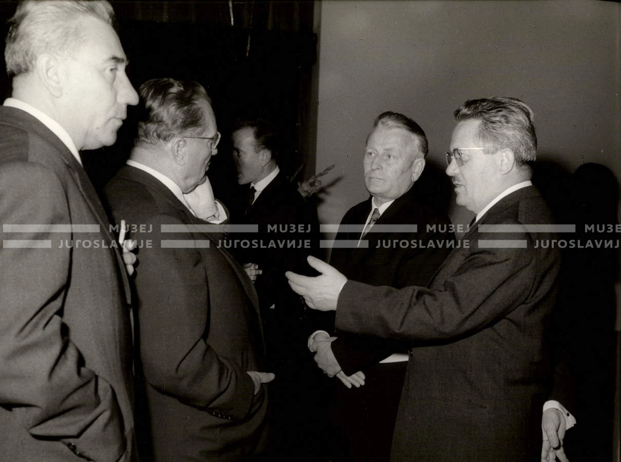 1964_252_114