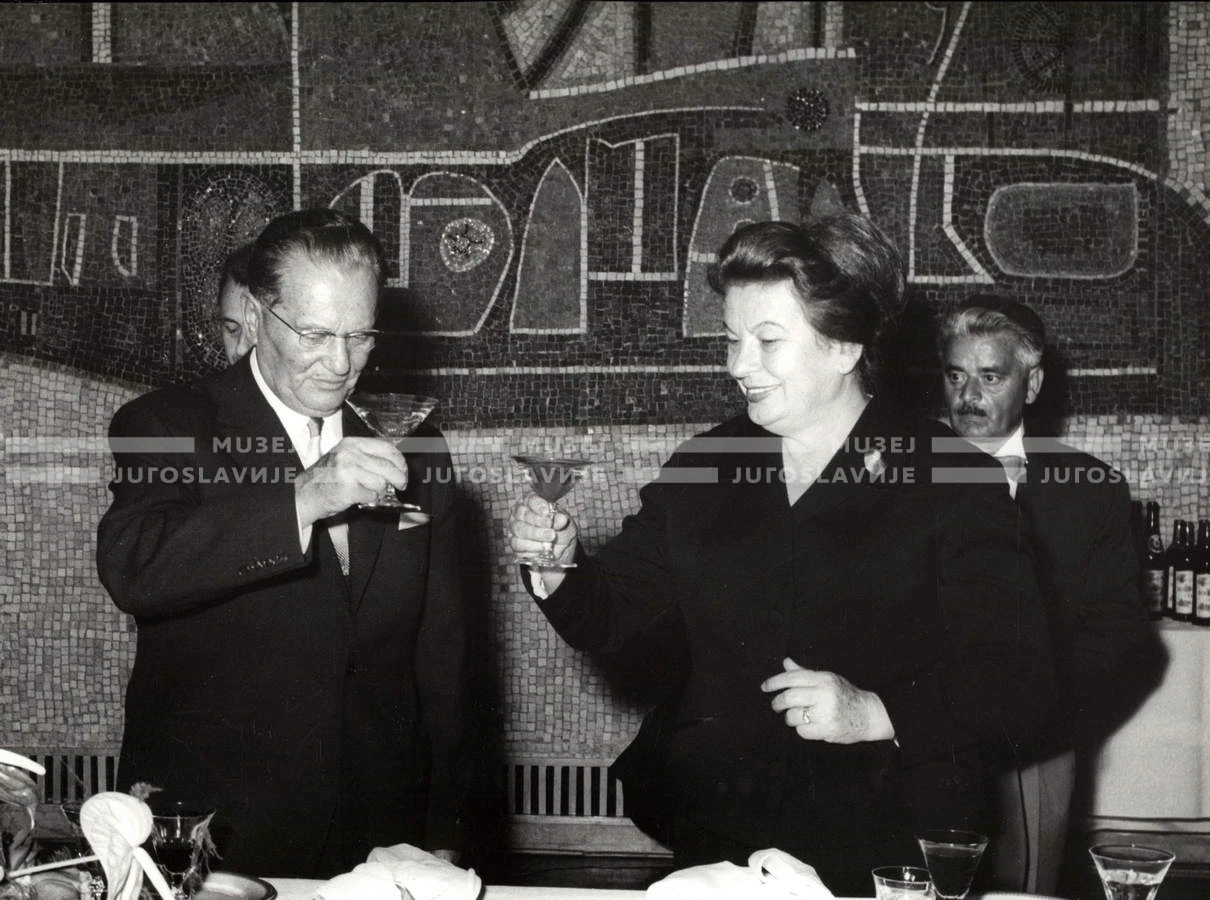 1964_252_121