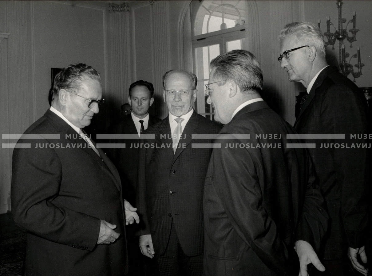1964_252_040