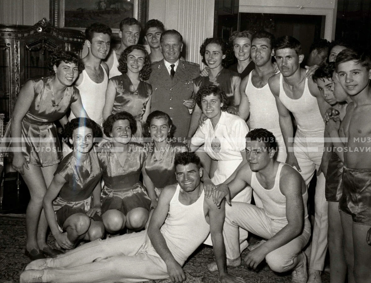 1954_028_115