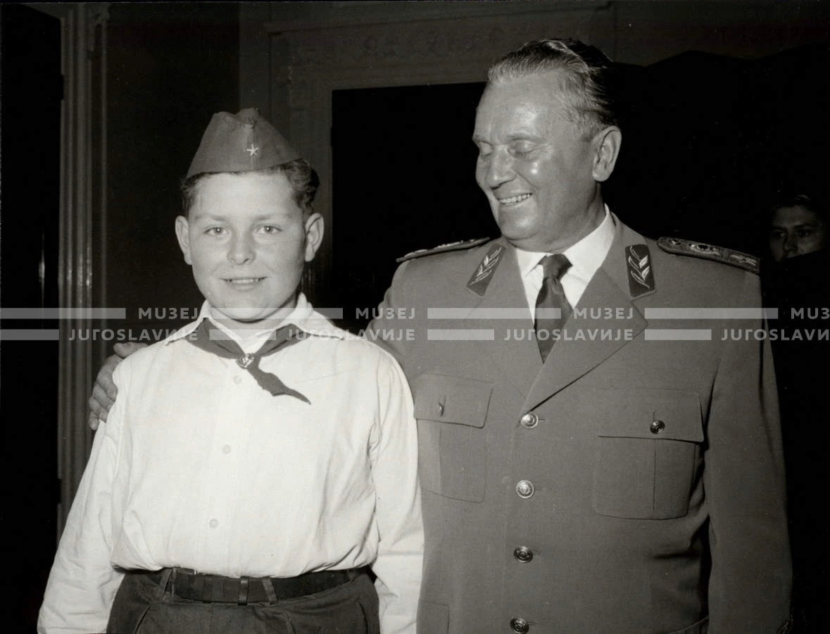 1954_028_068