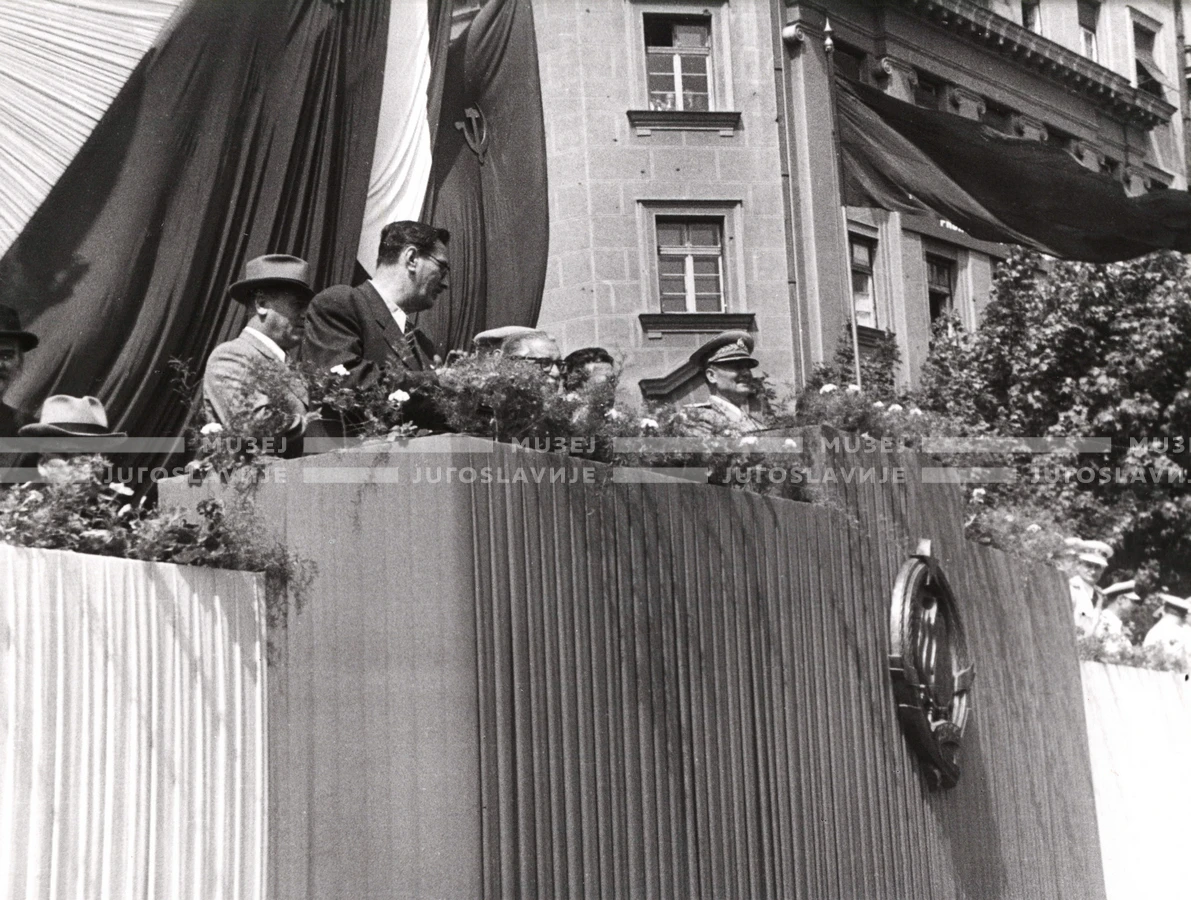 1950_006_042