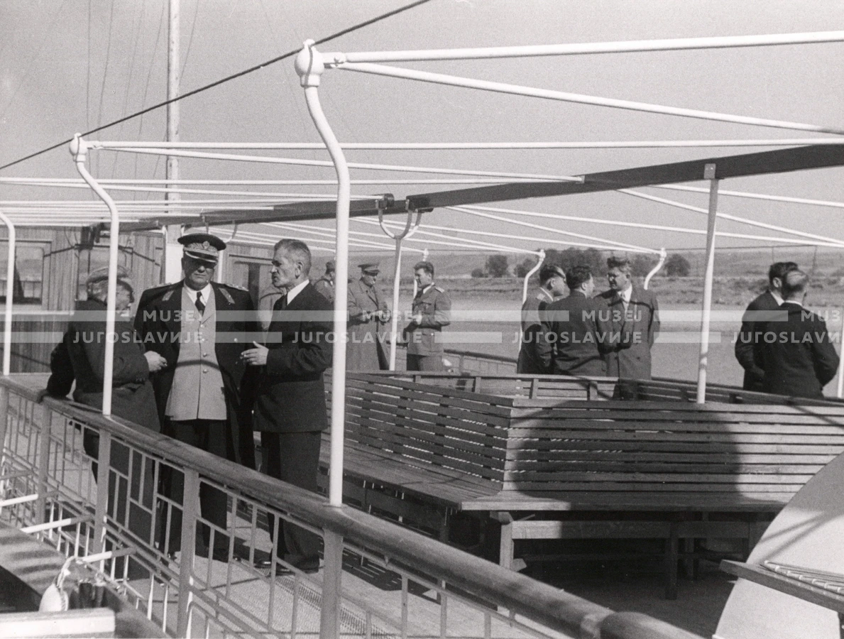 1949_004_112