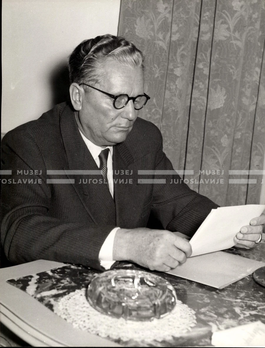 1953_025_130
