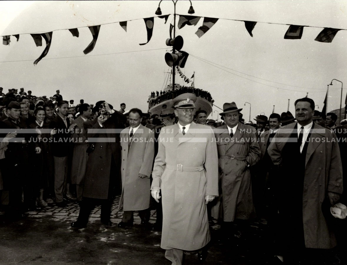1954_027_173
