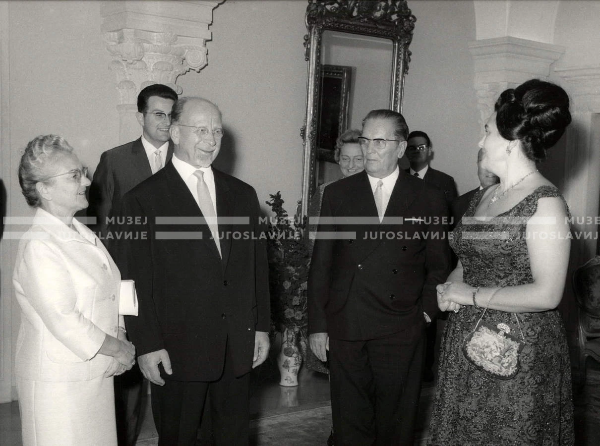 1964_252_055