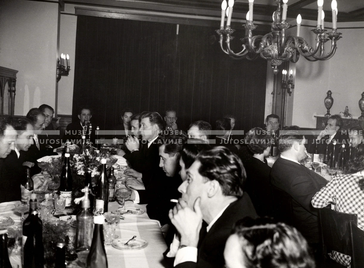 1952_013_003