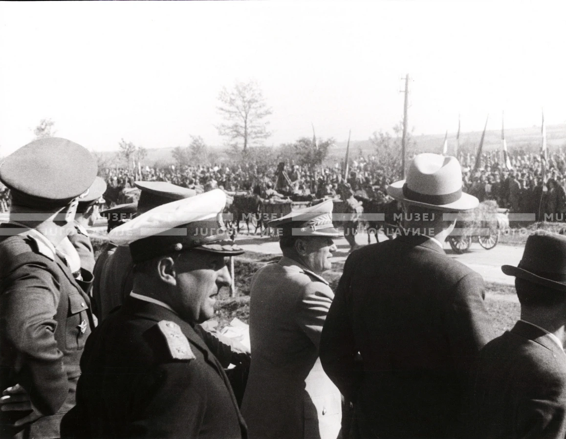 1949_004_085
