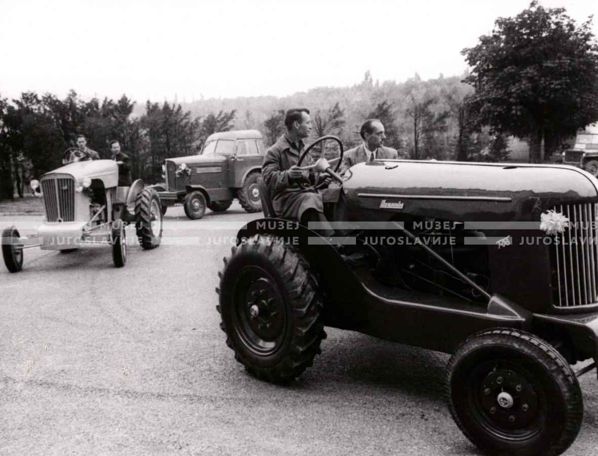 1949_004_051
