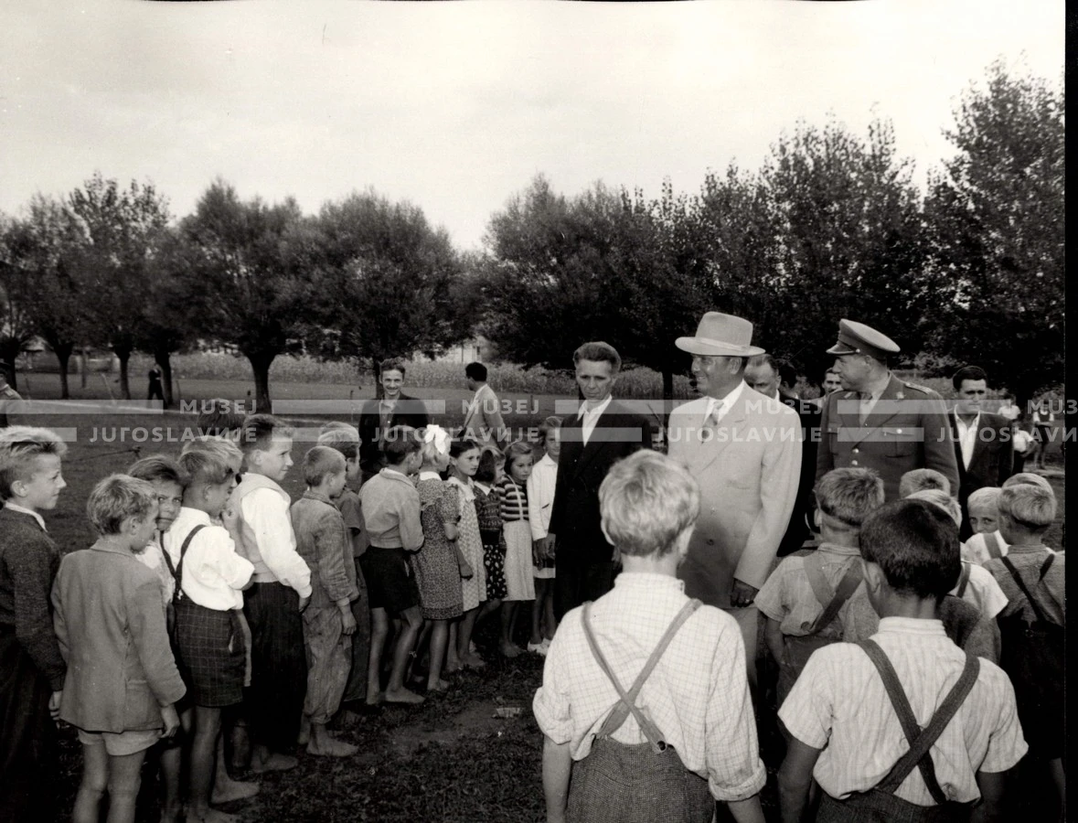 1953_023_145