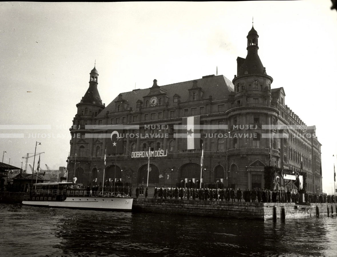 1954_027_012