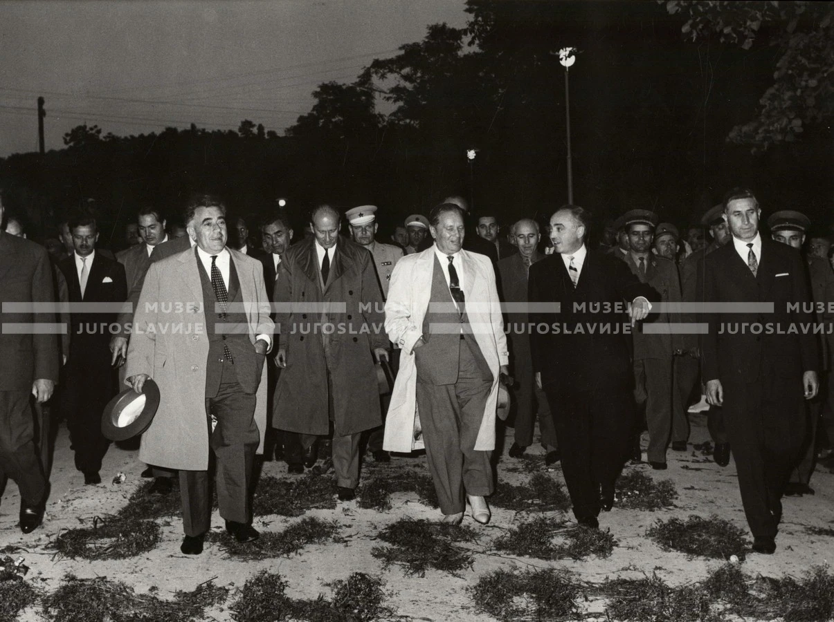 1961_169_146