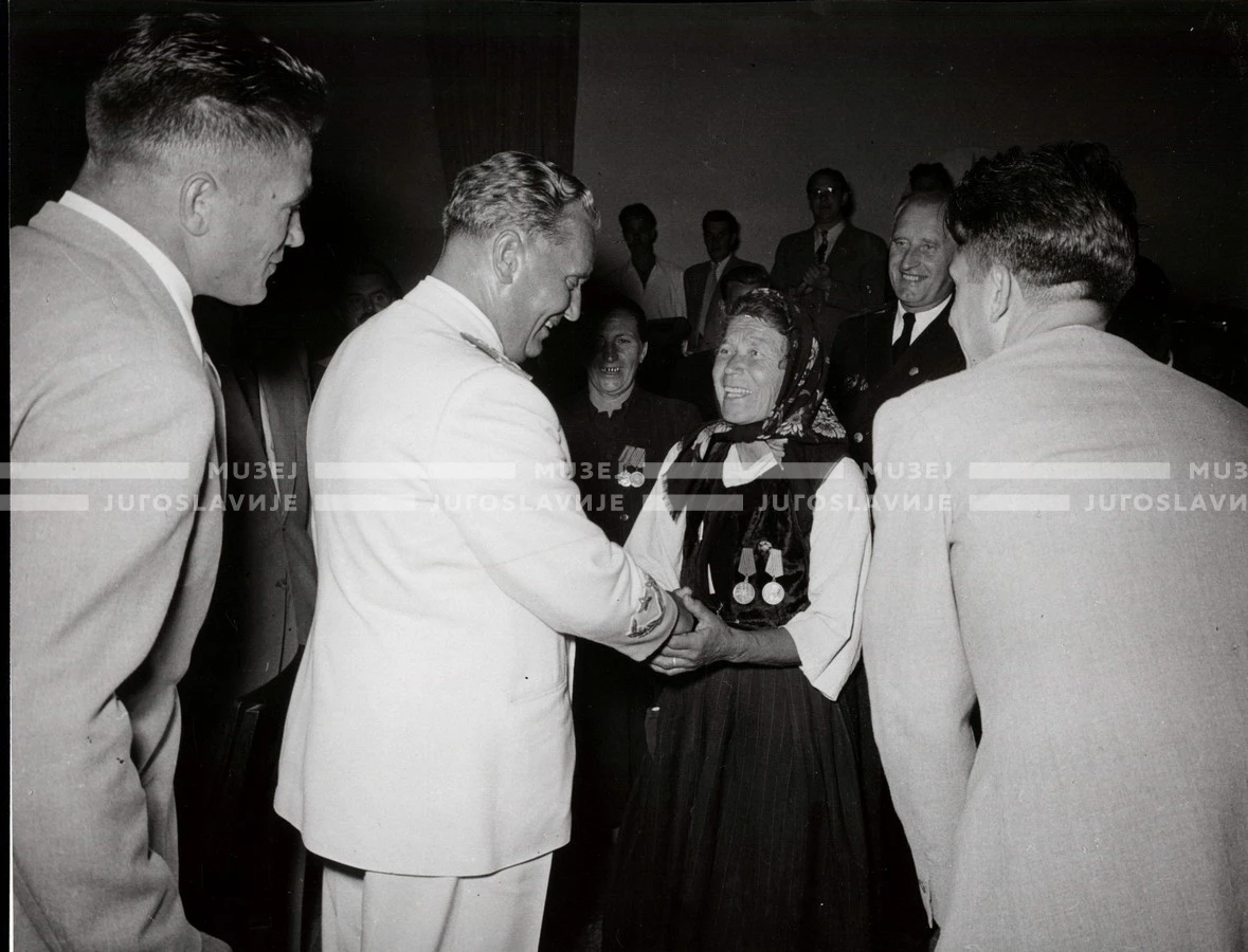 1953_023_083