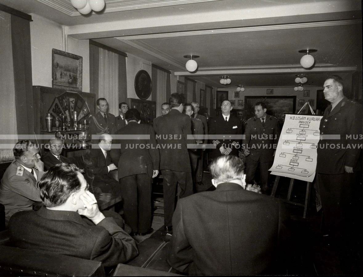 1954_027_045