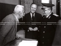 1950_005_076