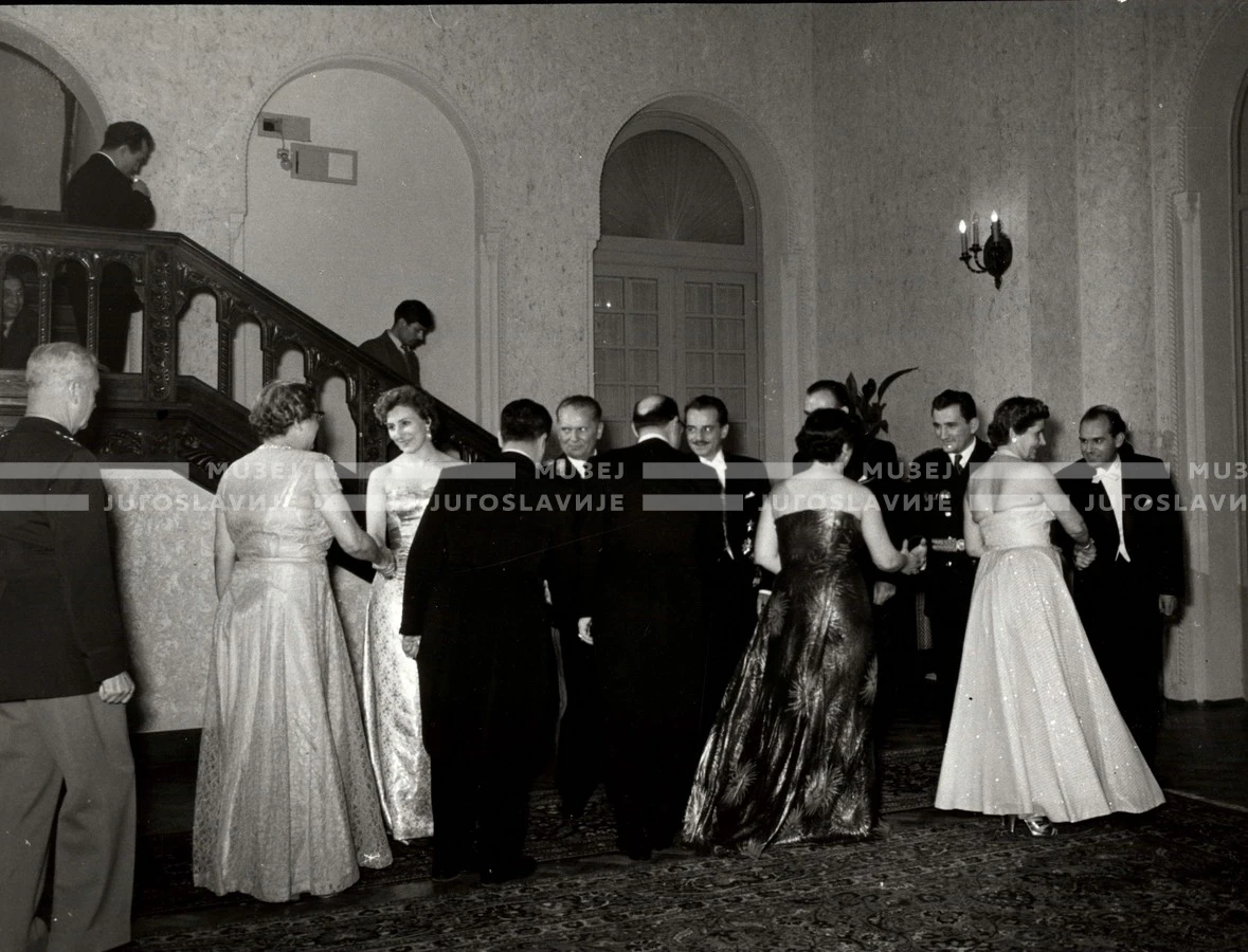 1954_027_054