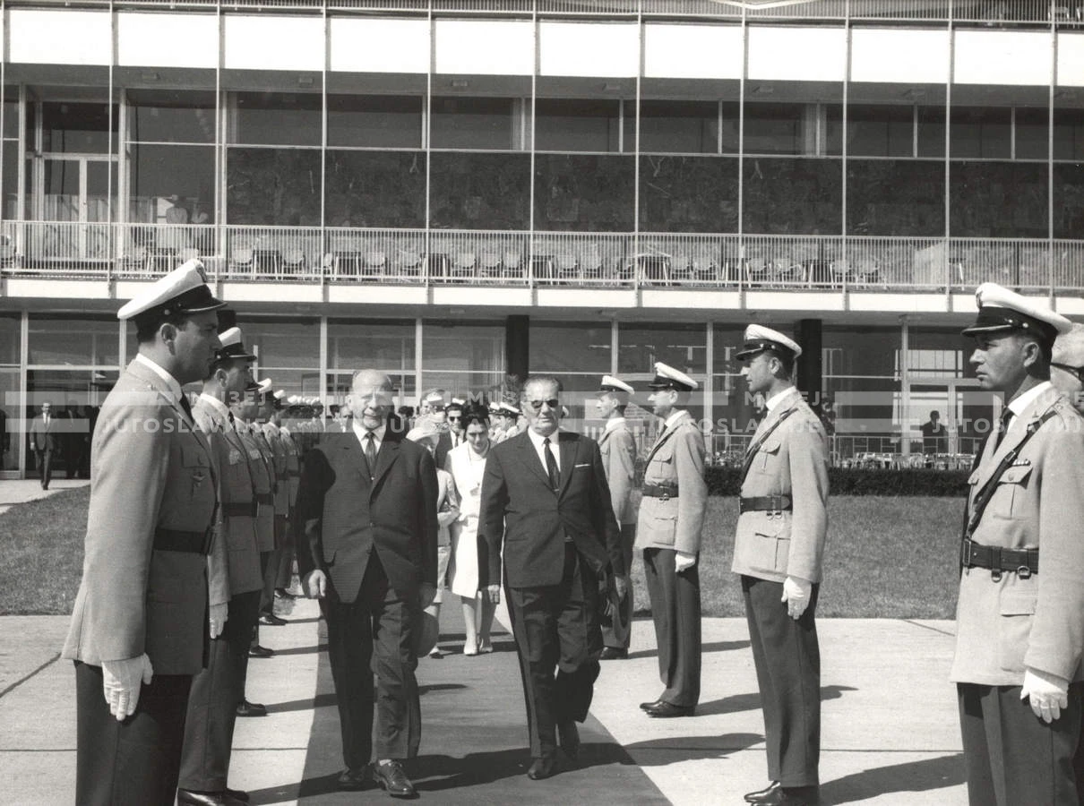 1964_252_077