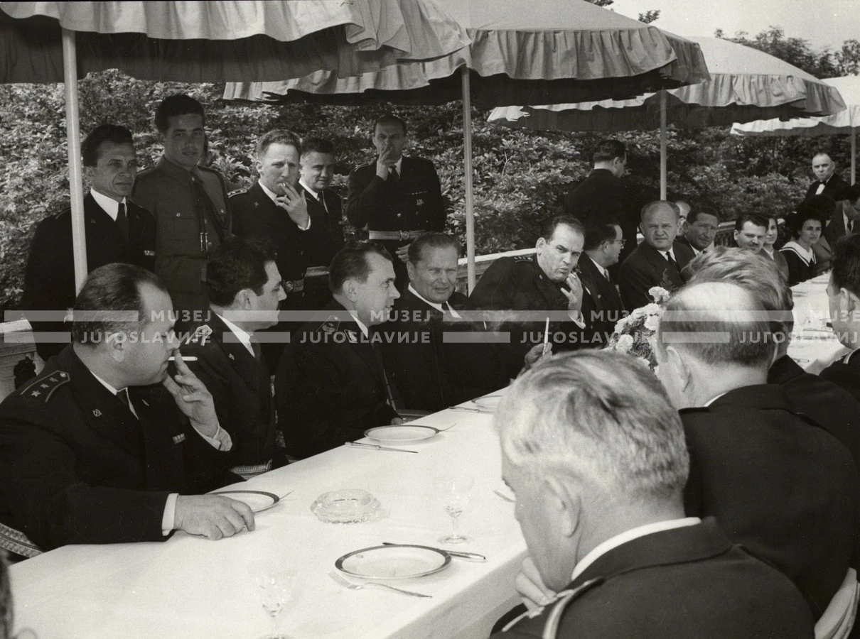 1961_168_037