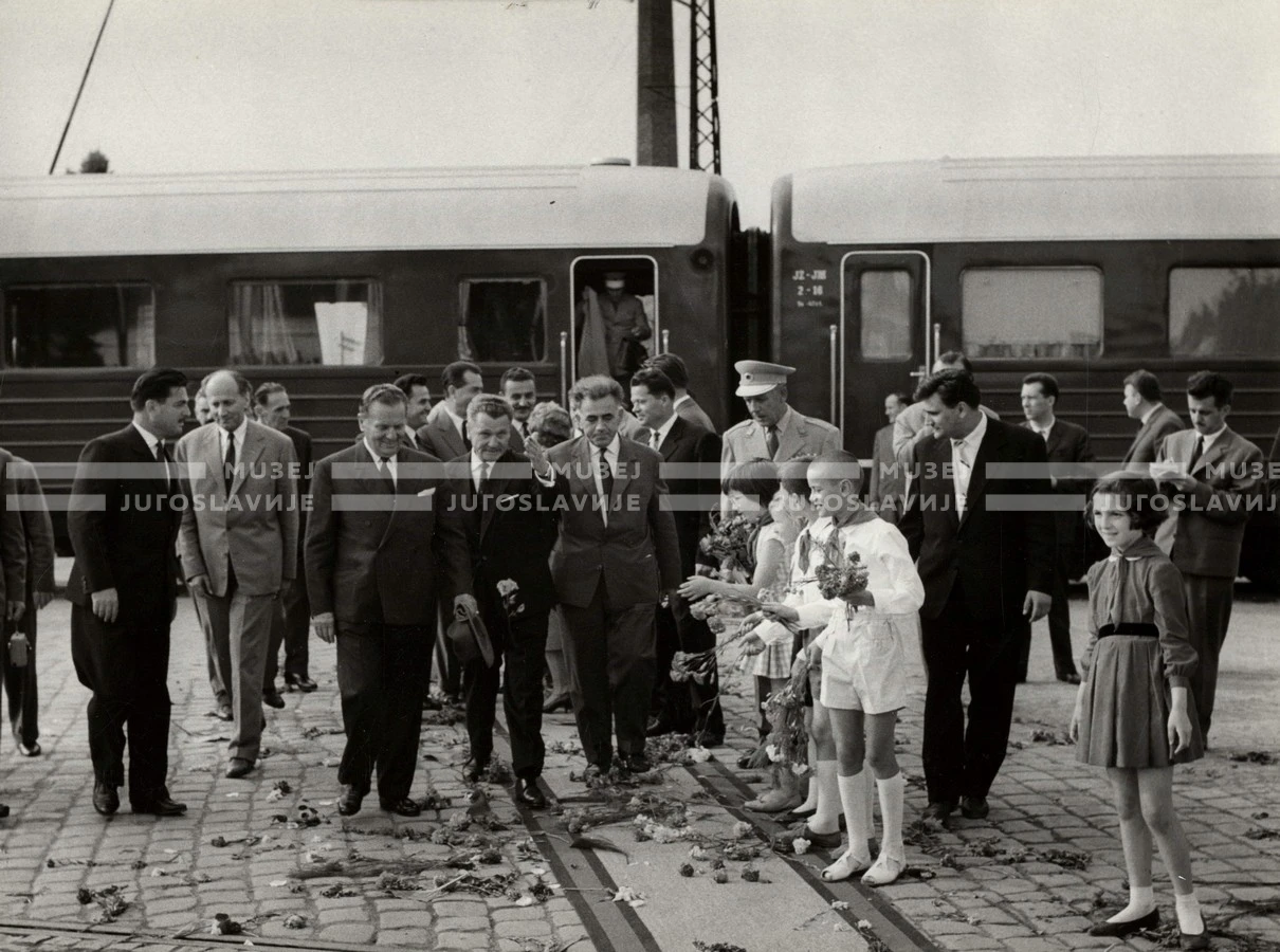 1961_169_048