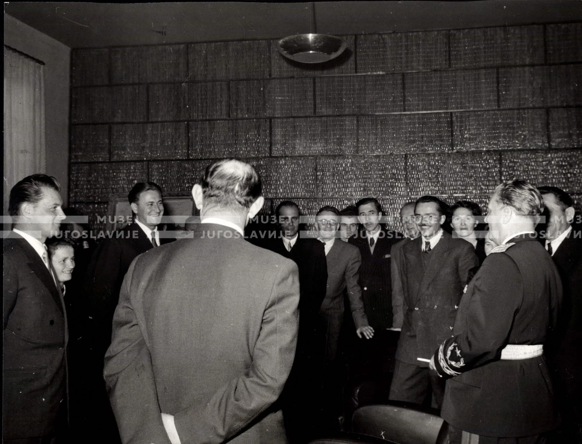 1953_025_083