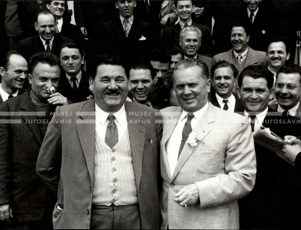 1954_028_079