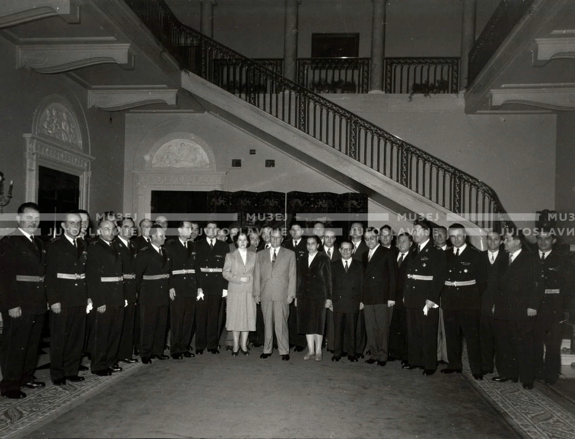 1954_028_096