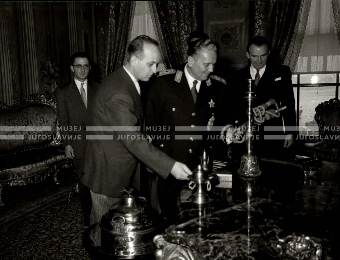 1954_027_145