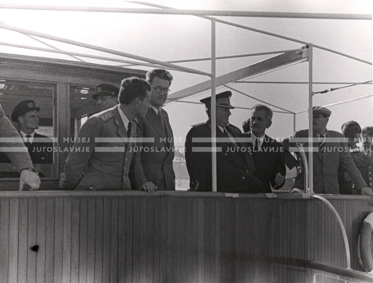 1949_004_106