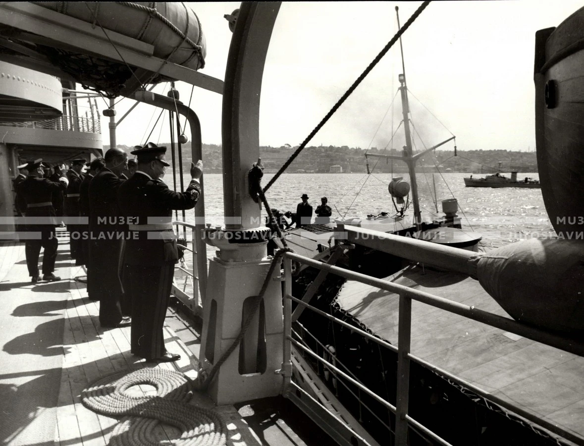 1954_027_158