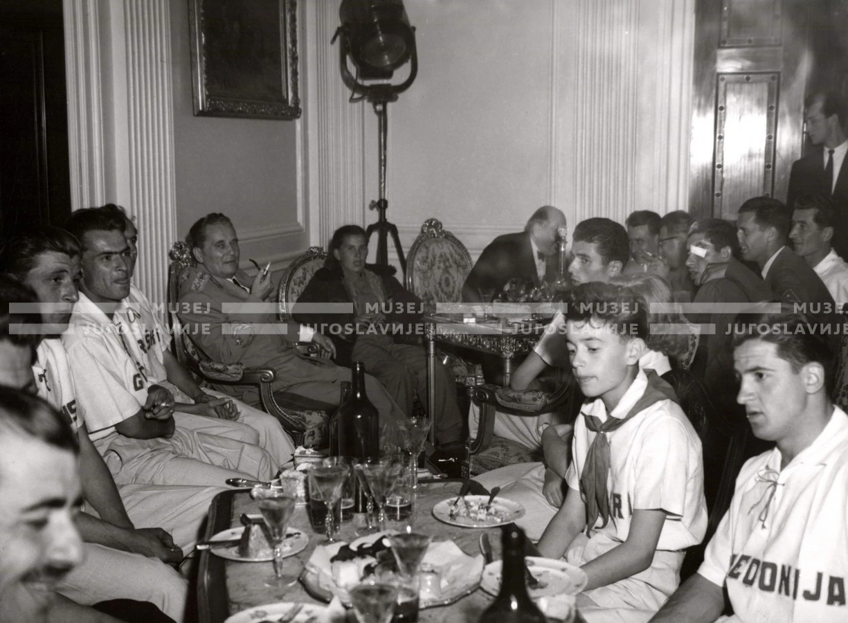 1951_009_098