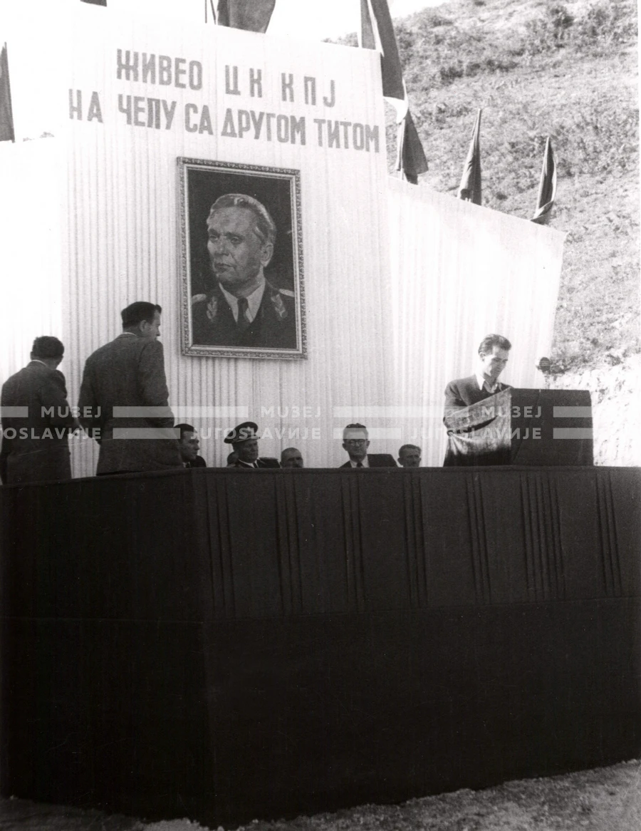 1949_004_070