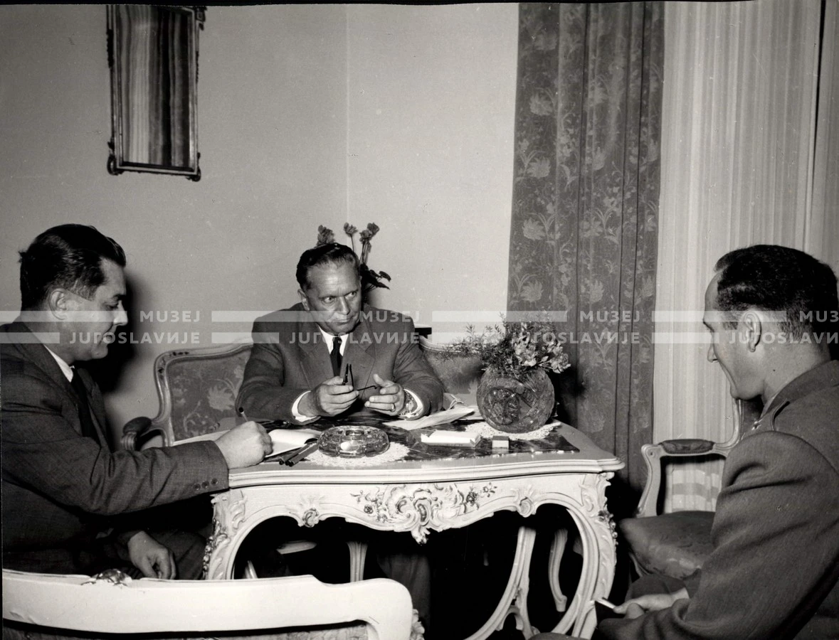 1953_025_110