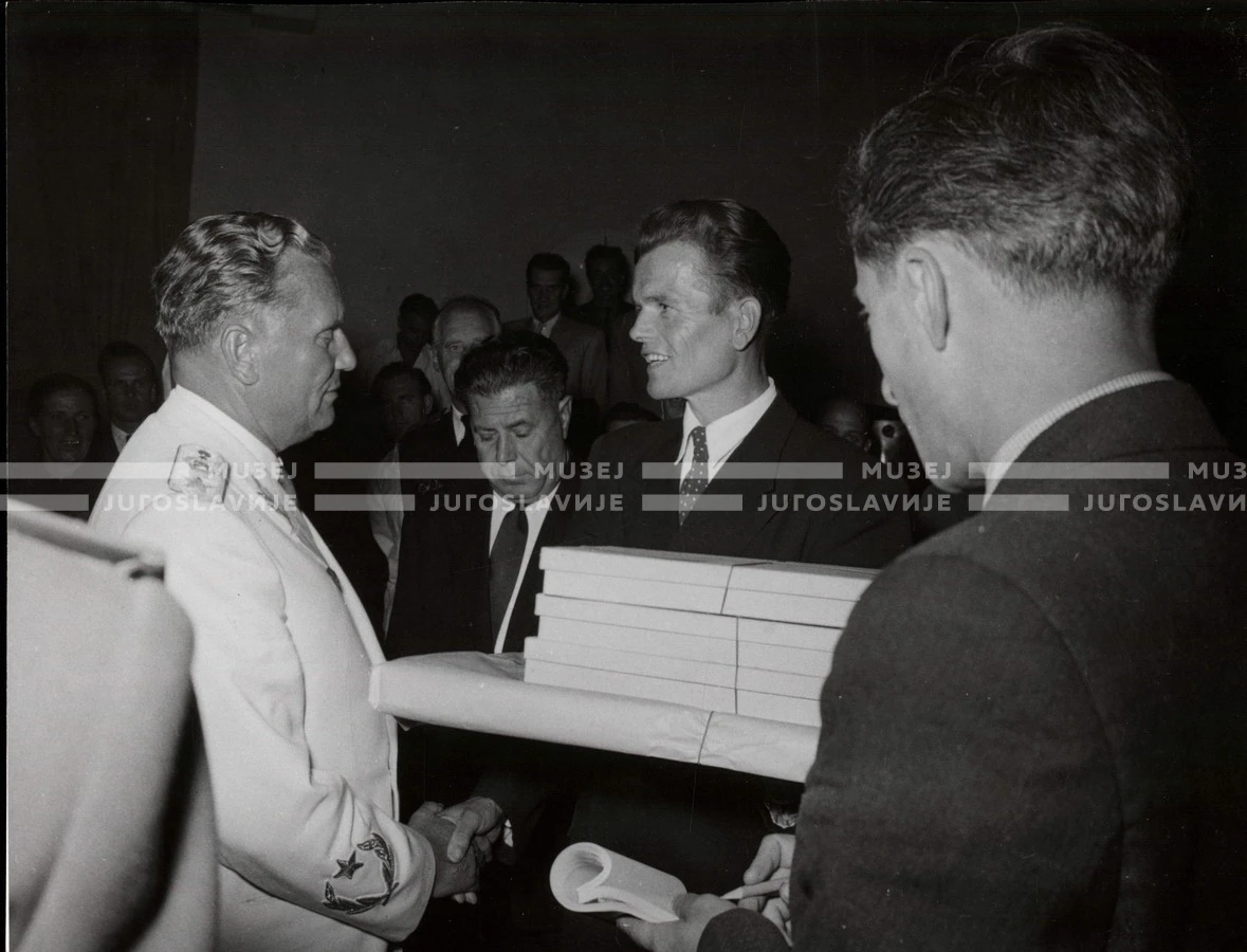 1953_023_084