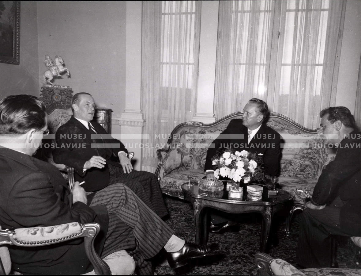 1954_028_020