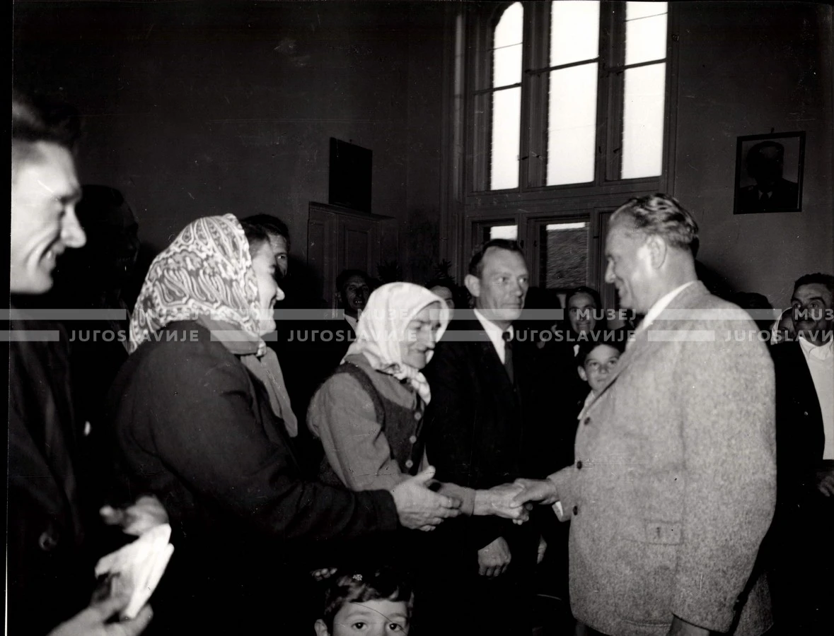 1953_024_023