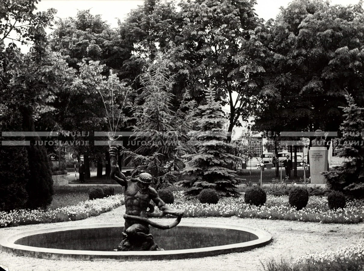1961_169_029