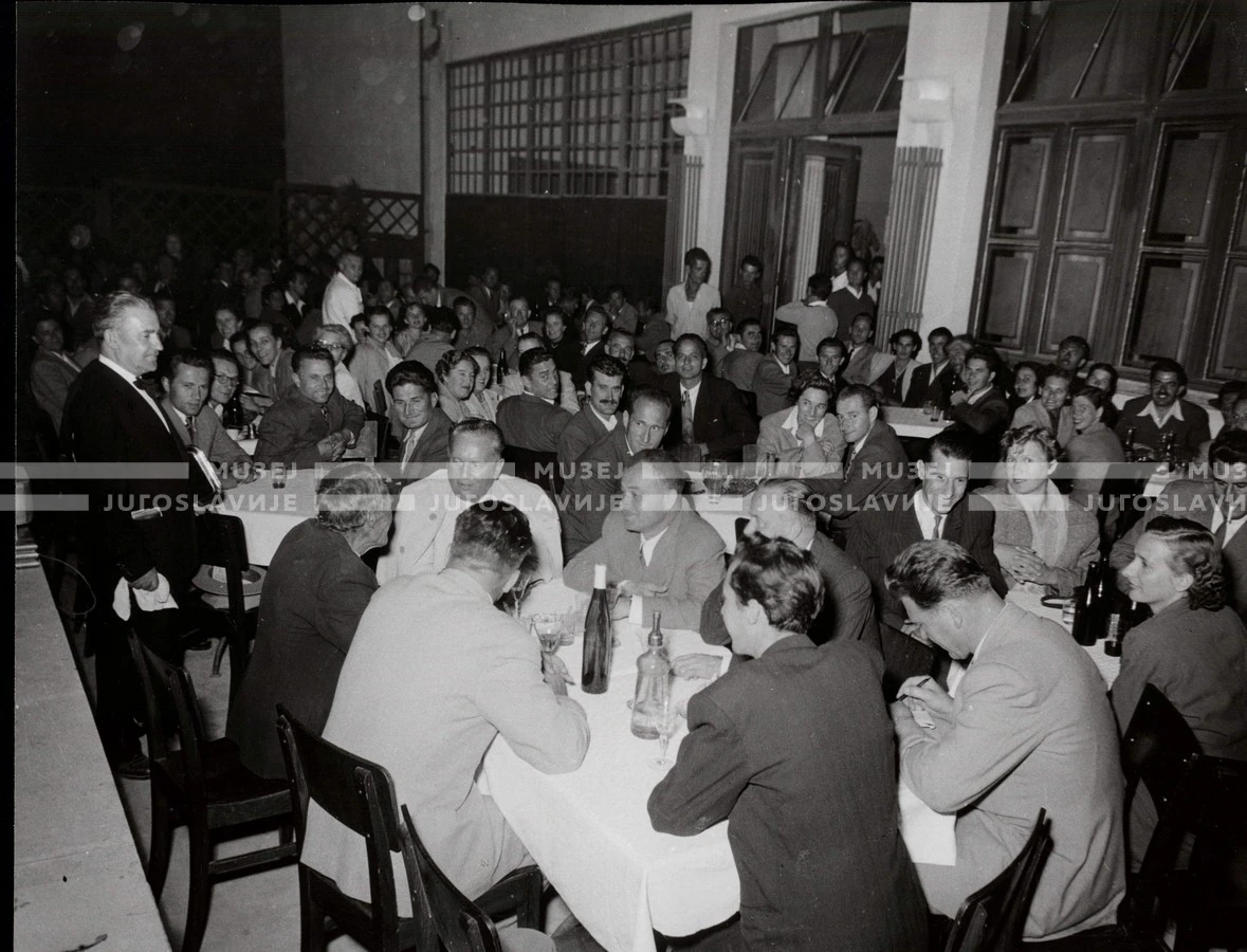 1953_023_085