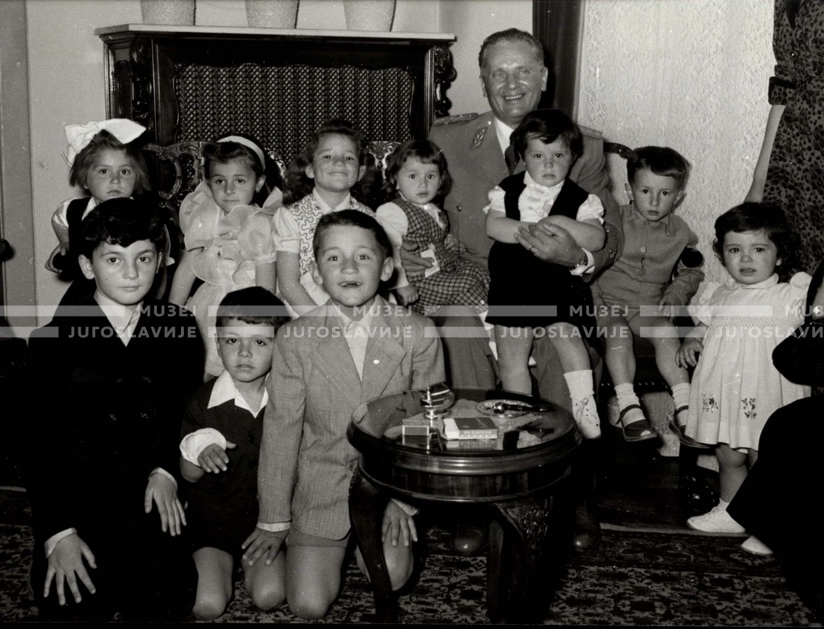 1954_027_081