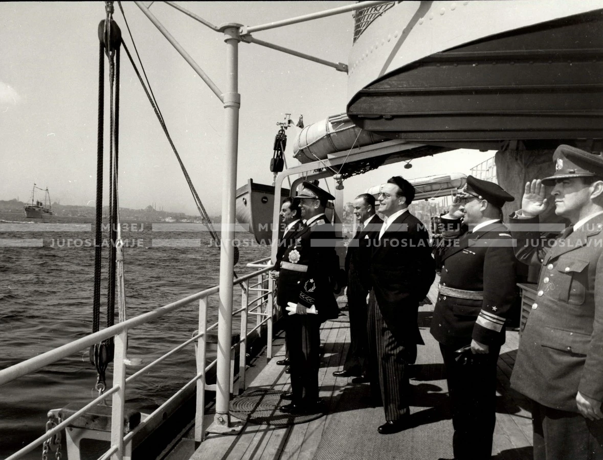 1954_027_159