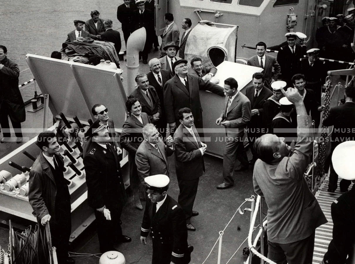 1961_166_045