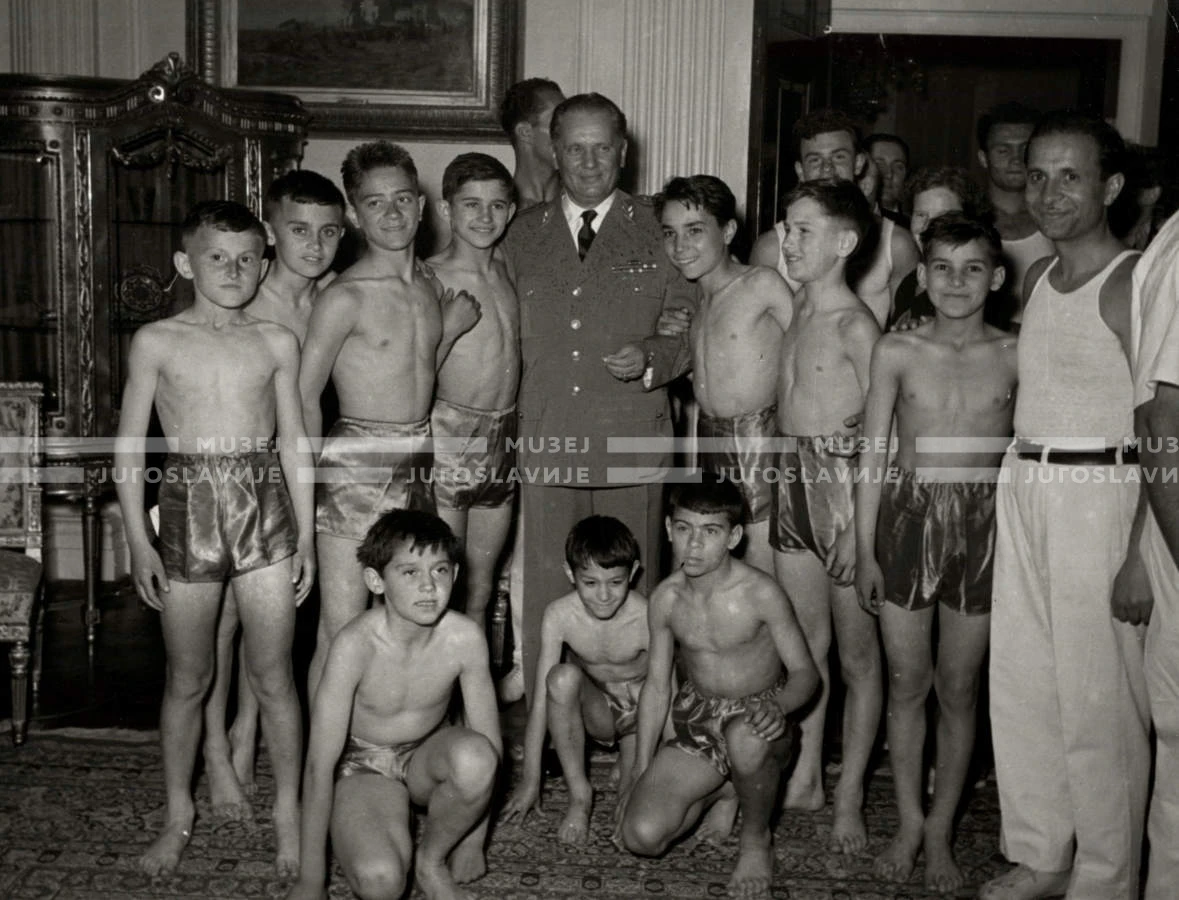1954_028_114