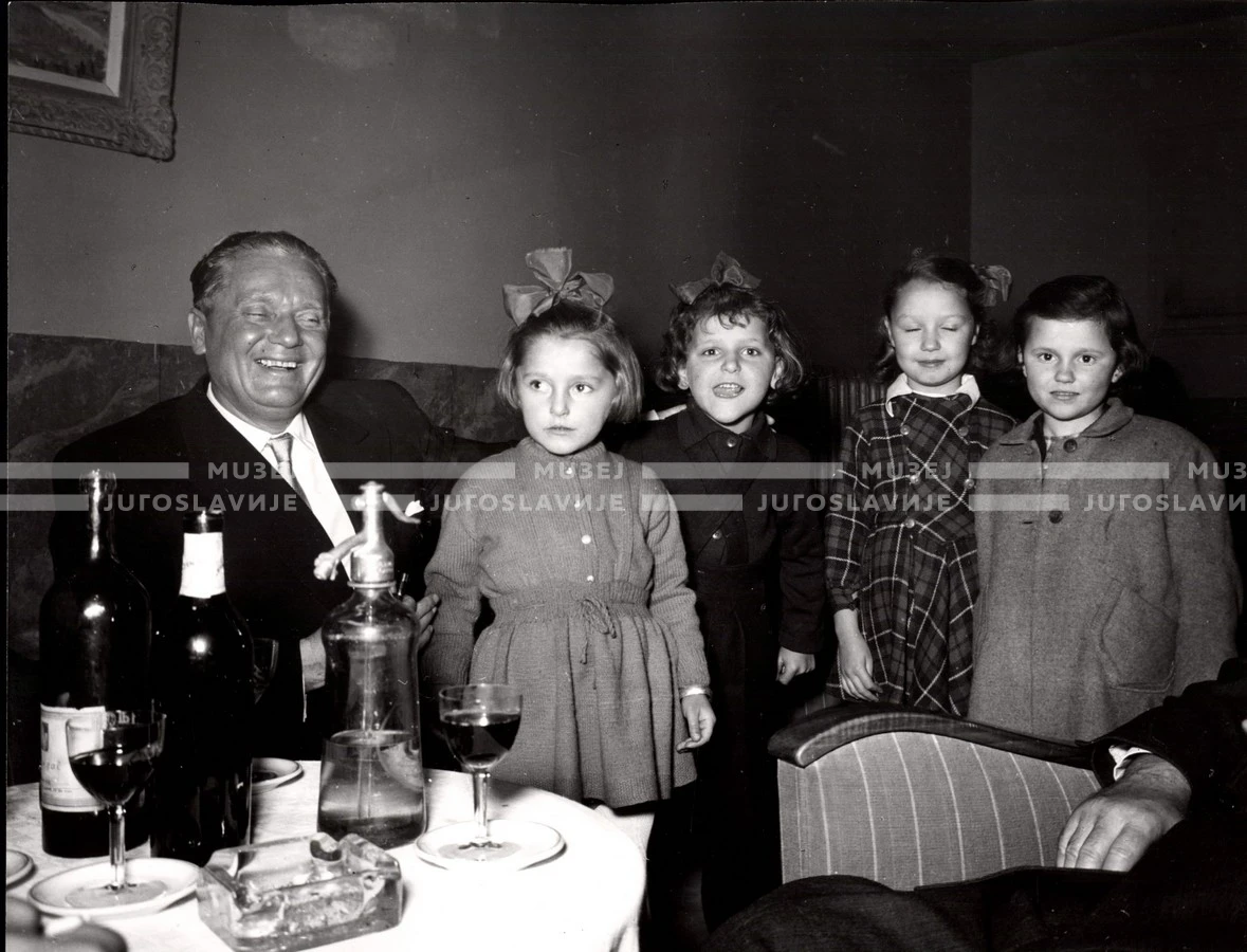 1953_025_053