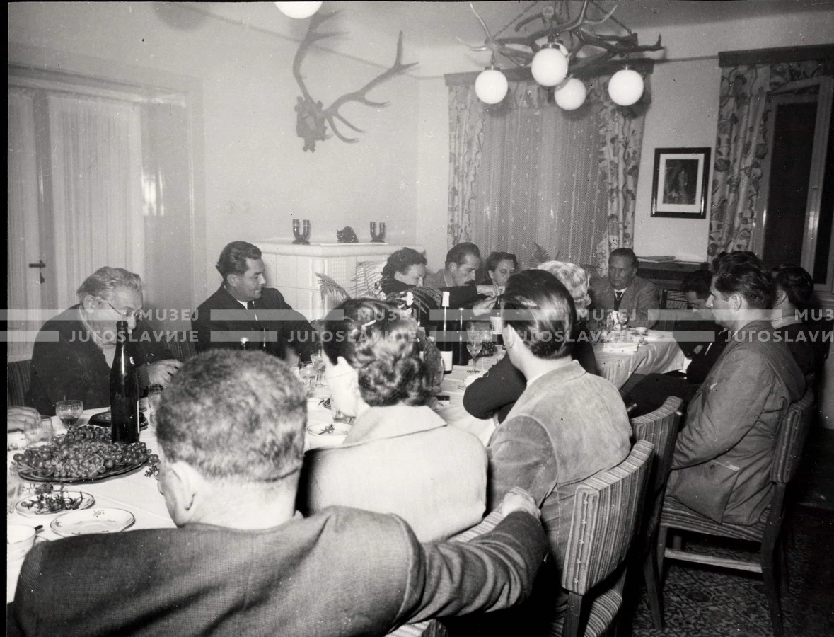 1953_025_008