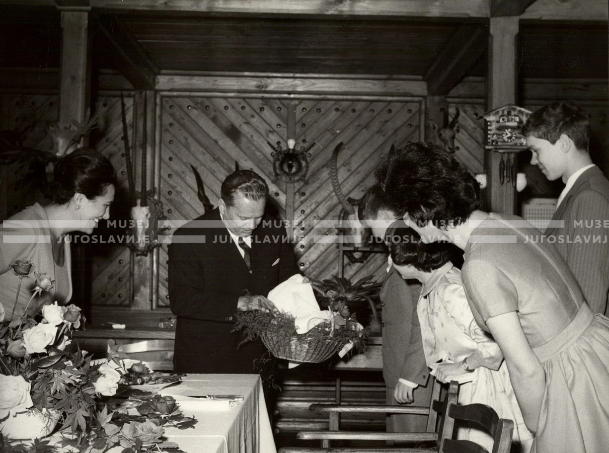 1961_168_012