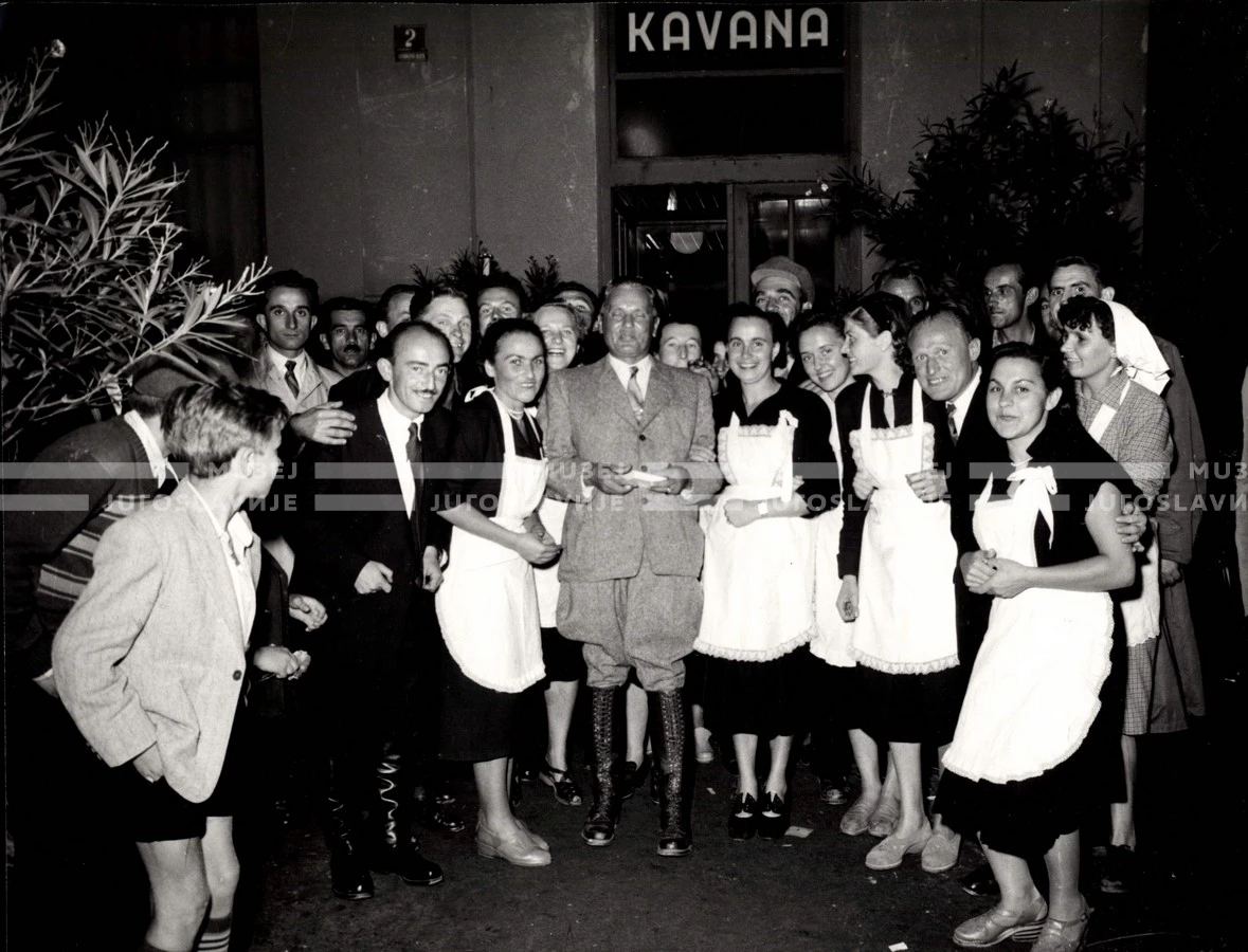 1953_024_028
