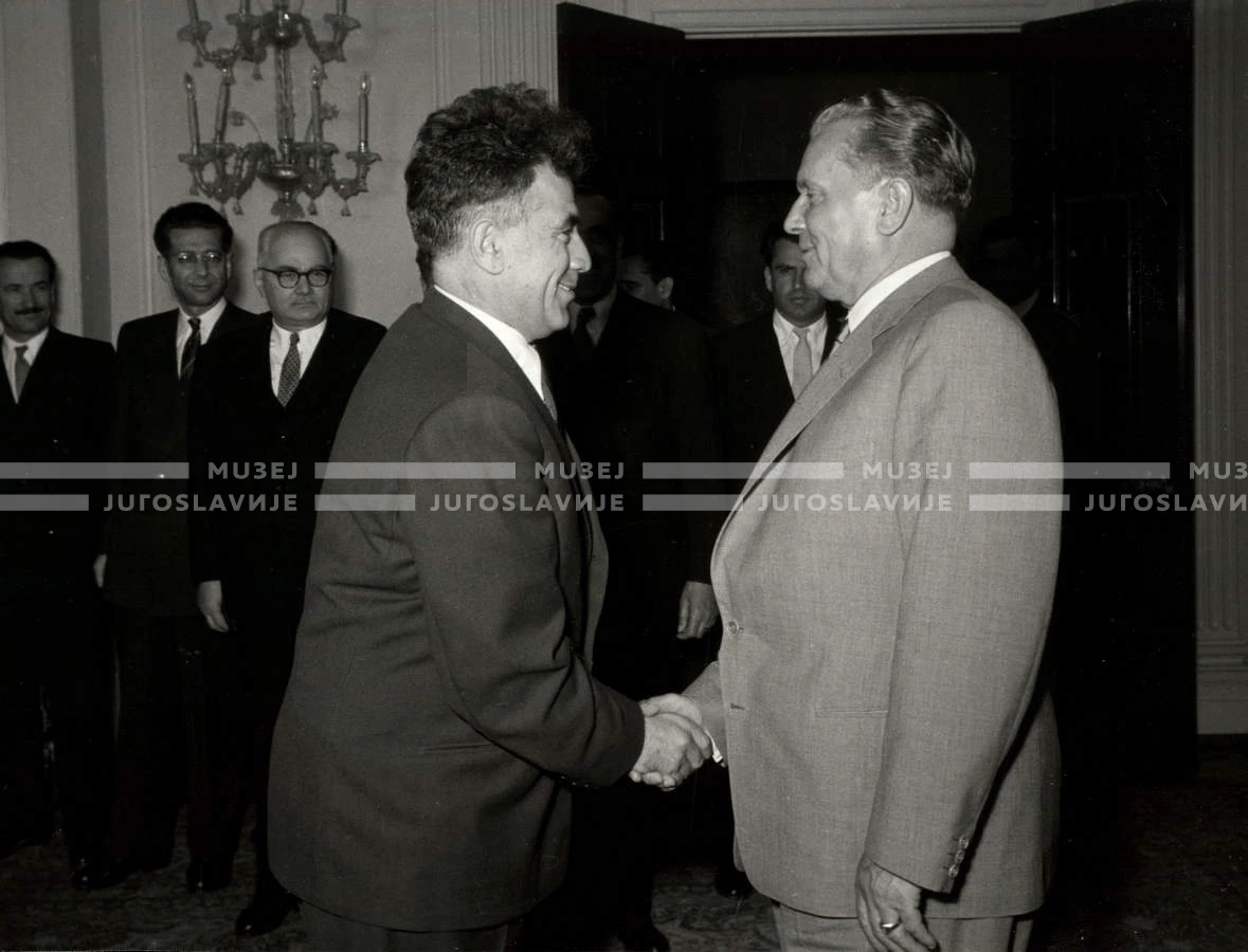 1954_028_098