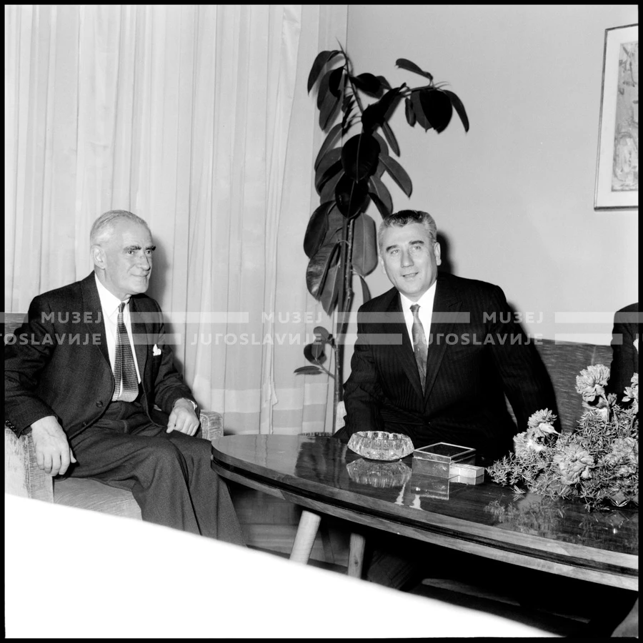 AR_B_32_04