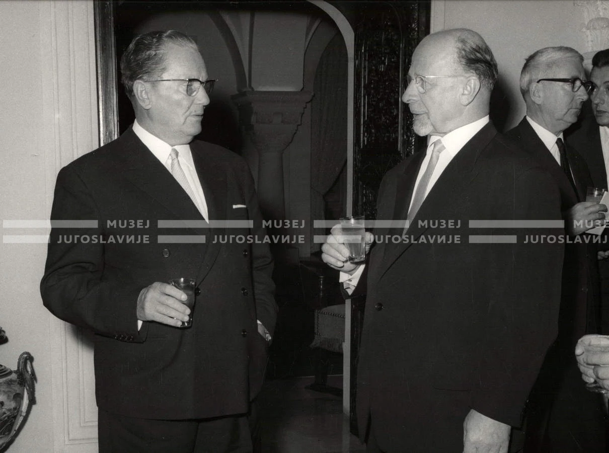 1964_252_057