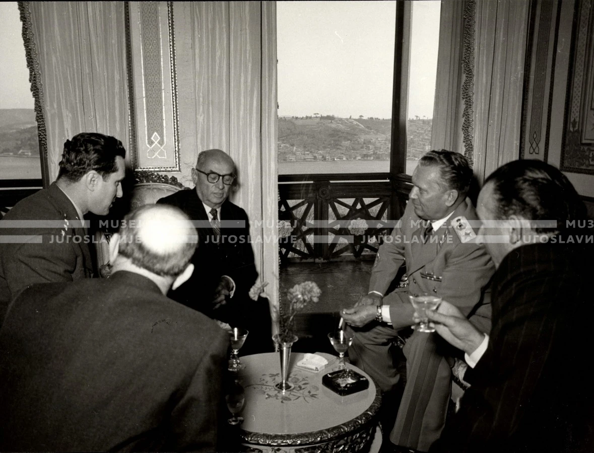 1954_027_128