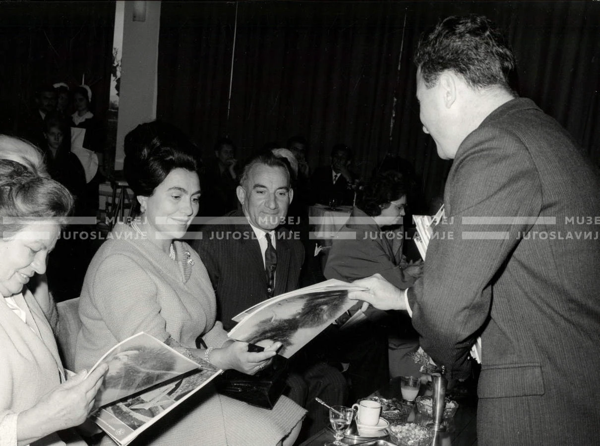 1964_252_147